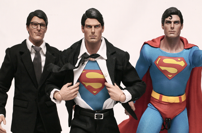 Super homem em diferentes roupas